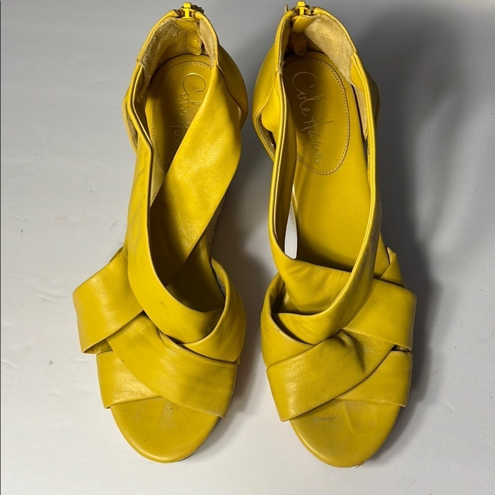☀️EUC Cole Haan Yellow Wedge Sandals size 8 ☀️ Cole Haan Yellow Wedge Sandals - Picture 4 of 14
